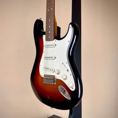 Squier Classic Vibe '60s Stratocaster - 3-Color Sunburst image 2