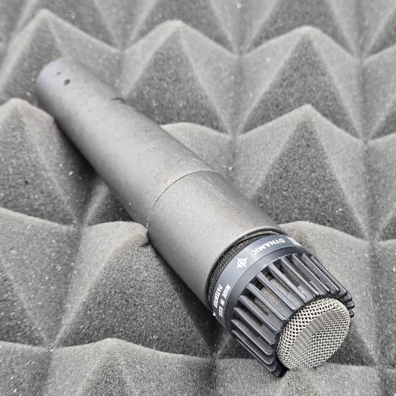 Shure Unidyne III SM57 Cardioid Dynamic Microphone