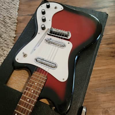 Silvertone 1452 Hornet Electric Guitar Amp In Case 1967 Red Burst All Original Great Condition image 6
