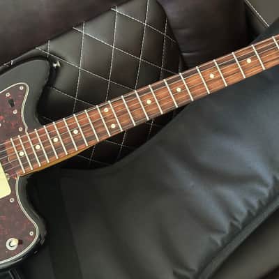 Nice 2019 Fender Vintera '60s Jazzmaster Modified with Pau Ferro Fretboard 3-Color Sunburst image 2
