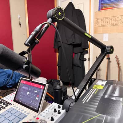 Shure SM7dB Cardioid Dynamic Microphone with Stand image 2