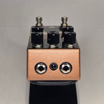 Walrus Audio Monument Harmonic Tap Tremolo V2 2018 - Present - Coral / Black image 4