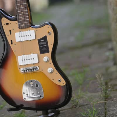 Fender Limited Edition Vintera II Road Worn 50s Jazzmaster- 3-Color Sunburst(3) image 3