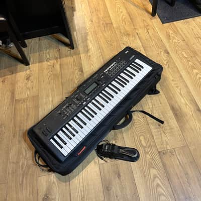 Korg KROSS 61-Key Music Workstation & Mono Gigbag 2010s - Black image 2