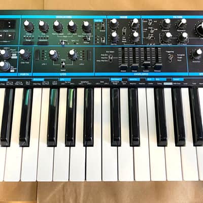 Novation Bass Station II 25-Key Monophonic Synthesizer 2013 - Present - Black