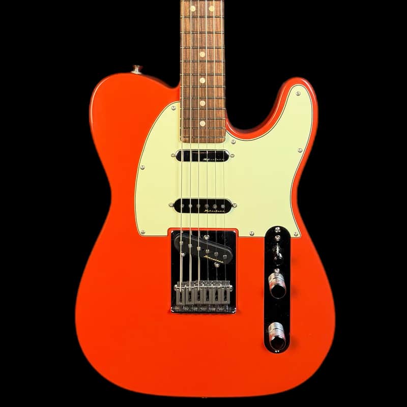 Fender Deluxe Nashville Telecaster Electric Guitar in Fiesta Red