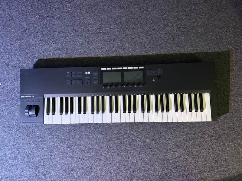 Native Instruments Komplete Kontrol S61 Mk2 2010s - Black image 1