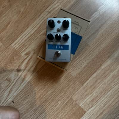 Universal Audio 1176 Studio Compressor 2023 - Present - Silver / Blue image 2