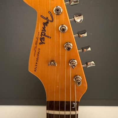 Fender American Vintage II '61 Stratocaster Left-Handed 2022 - Present - Fiesta Red image 3