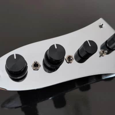 Lusithand Devices 800 JP on board bass preamp Jazz plate mounted  - Chrome image 7
