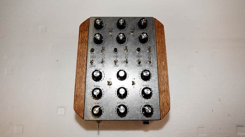 Artificial noise Lab:1 synthesizer image 1