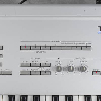 KORG TRITON 61-Key Music Workstation Synthesizer in Very Good condition image 8