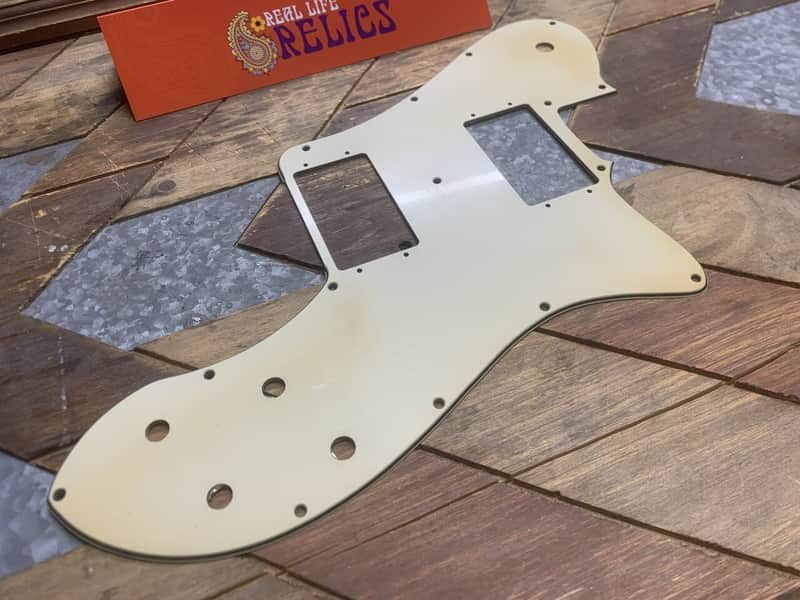 Real Life Relics Aged White 72 Telecaster® Deluxe Pickguard  [PGC2] imagen 1