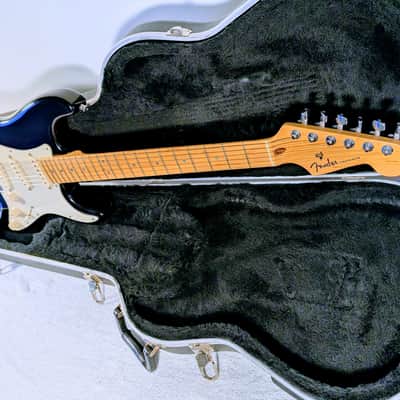2002 Fender American Deluxe Stratocaster with Maple Fretboard - Montego Black image 3
