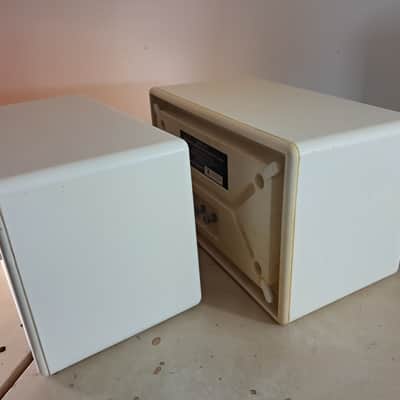 Advent Vintage 1974 Model 400 Bookshelf Speakers image 3
