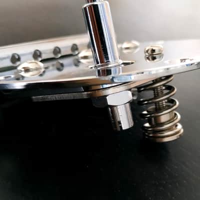 Chrome Fender Jazzmaster/Jaguar Vibrato tailpiece image 4