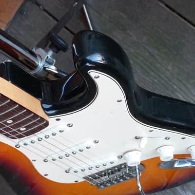 Fender Strat Sunburst made in mexico with original hardshell case 2005 - Sunburst image 3