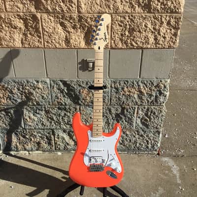 Squier Sonic Stratocaster- Tahitian Coral image 2