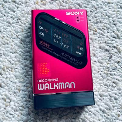 [RARE]Sony WM-F203 Walkman Cassette Player, Ultra Beautiful Red ! Running : ) image 3