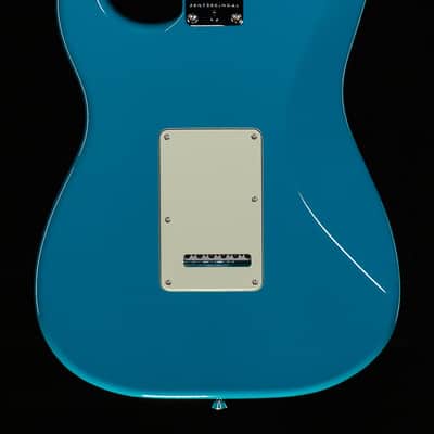 Fender American Professional II Stratocaster Miami Blue Rosewood Fingerboard (750) image 4