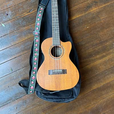 Alvarez RU22TCE Regent Tenor Ukulele with Electronics 2010s - Natural image 1