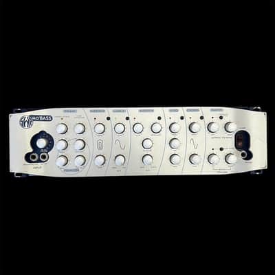 SWR Mo’Bass 900 Watt Bass Amp with tube preamp and built-in effects image 1
