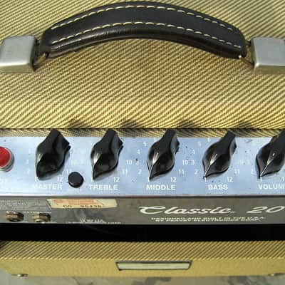 Peavey Classic 20 Guitar Amplifier image 2