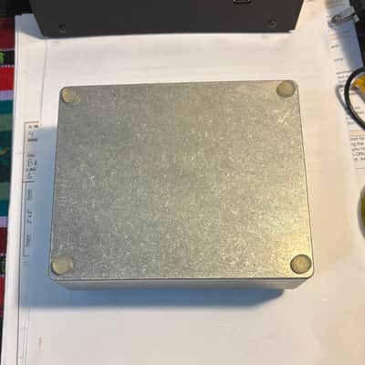 Low-Gain Electronics 4x4 Passive Matrix Mixer 1/8” jacks - Gray image 2