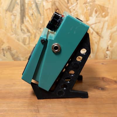 Boss TR-2 Tremolo Guitar Effect Pedal Tested image 3