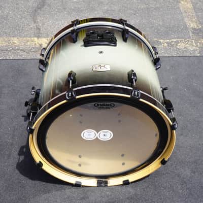 Pearl ELX Export Series 22" Maple/Poplar Bass Drum - Black Burst Lacquer | 18x22" image 3