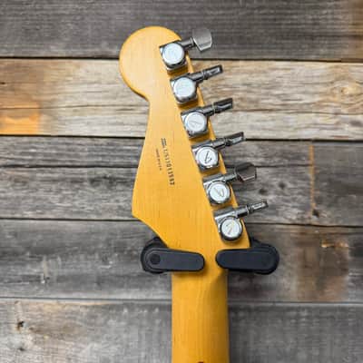 Fender American Deluxe Stratocaster with Maple Fretboard 2011 - 2015 - 3-Color Sunburst image 7