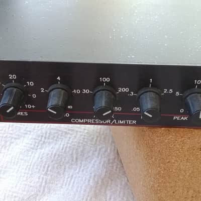 Rocktron 300G late 90s - black & red image 2