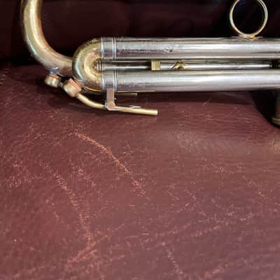 York National Bb trumpet (1955) SN 197094 (Model 105) image 13