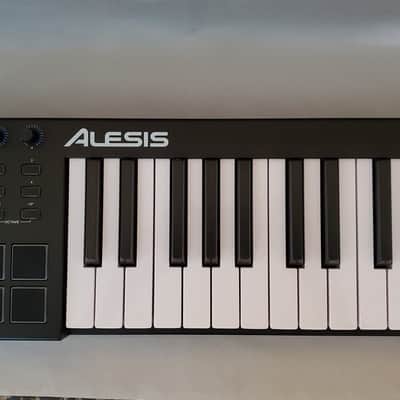 Alesis V25 25-key USB MIDI Controller with Beat Pads 2017 - 2022 - Black image 2