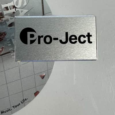 Pro-Ject Debut Carbon DC Turntable with Ortofon 2M Red image 7