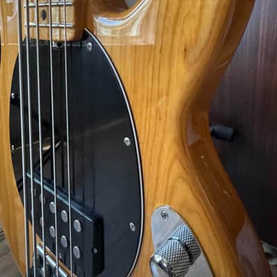 Ernie Ball Music Man Classic StingRay 5 with Maple Fretboard 2010 - 2020 - Classic Natural image 3