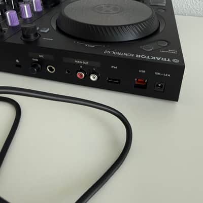 Native Instruments Traktor Kontrol S2 MK3 2018 - Black image 9