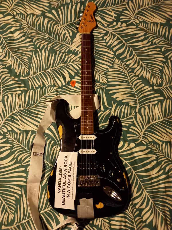 Kurt Cobain Nirvana 'Vandalism' Stratocaster image 1