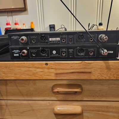 Shure LX88 II Wireless Mic Receivers Late 80s - Black image 4