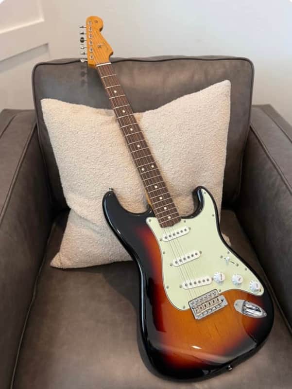 Fender Vintera II '60s Stratocaster with Rosewood Fretboard 2023 - Present 3-Color Sunburst