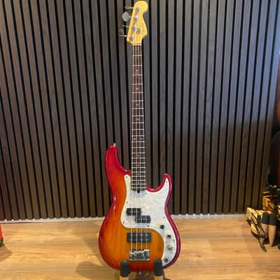 ベース Fender USA American Deluxe PrecisionBass ecef3ad3-f619-4e60-b139-