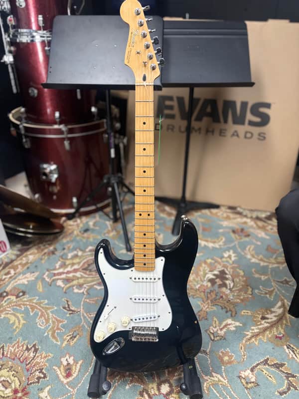 Fender Standard Stratocaster Left-Handed with Maple Fretboard 2006 - 2017 - Black image 1
