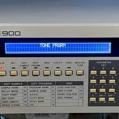 Akai S900 MIDI Digital Sampler