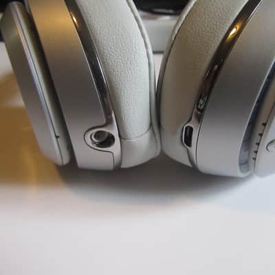 New Beats Solo3 Wireless  2020s image 7