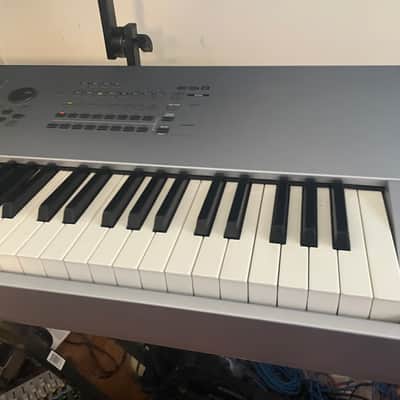 Yamaha Motif ES 8 Production Synthesizer 2000s - Gray image 10