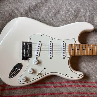 Fender Standard Stratocaster (MIM) 2015 - Arctic White Bild 2