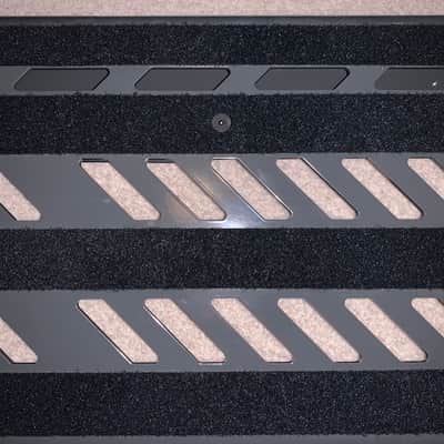 Gator GPB-BAK Large Aluminum Pedalboard with Carry Bag image 4