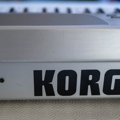 Korg Trinity V3 61-Key 32-Voice Polyphonic Workstation 1998 - Silver image 13
