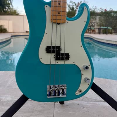 Fender American Professional II Precision Bass with Maple Fretboard 2020 - Present - Miami Blue image 8