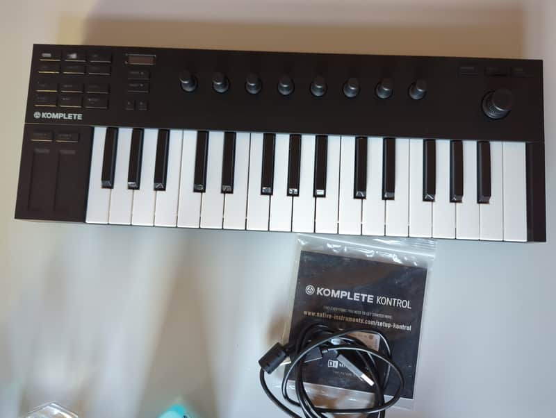 Native Instruments Komplete Kontrol M32 2019 - Black image 1